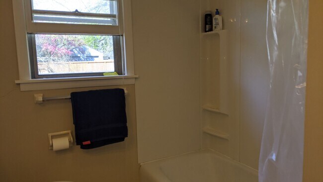 Building Photo - 711-713 Fairbanks St