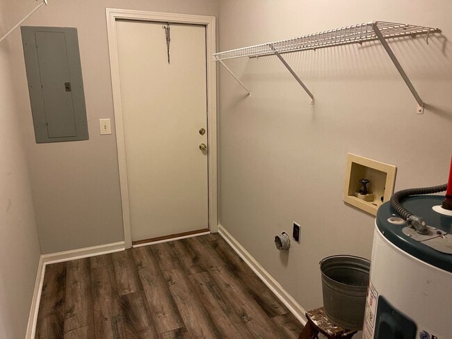 Building Photo - Spacious 3-Bedroom Townhome in Ballantyne Area