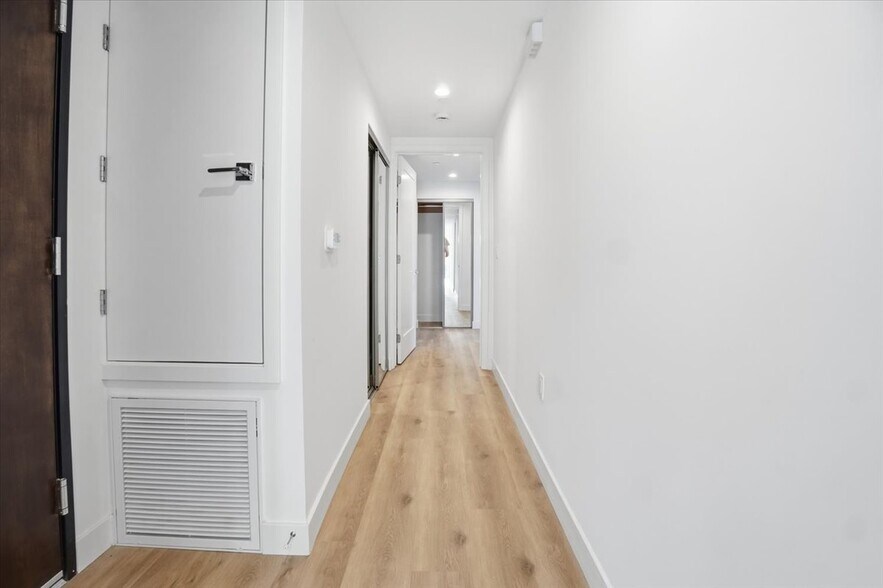 Building Photo - 1820 Prosser Ave