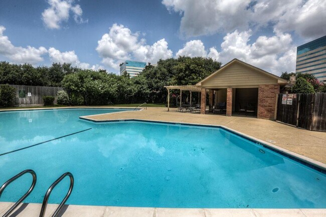 Building Photo - 1043 Memorial Village Dr