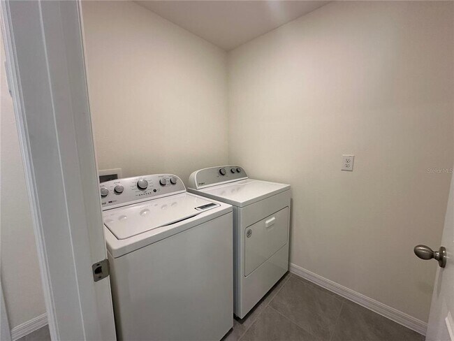 Building Photo - 7798 SW 139th St Rd