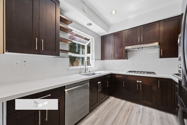 Building Photo - Beautiful Mediterranean Luxury Home in Exclusive Gated Villa Sierra, Arcadia