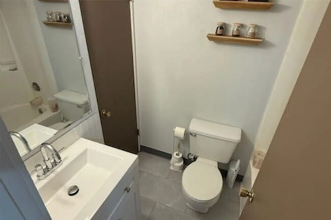 Building Photo - 3220 Clark St