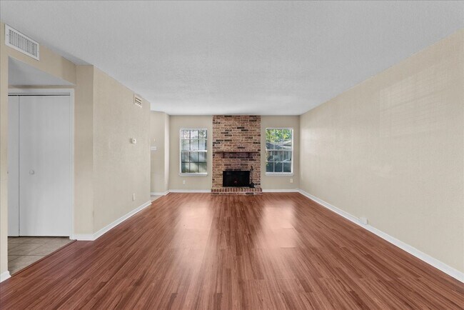 Building Photo - 1448 Silverpines Rd