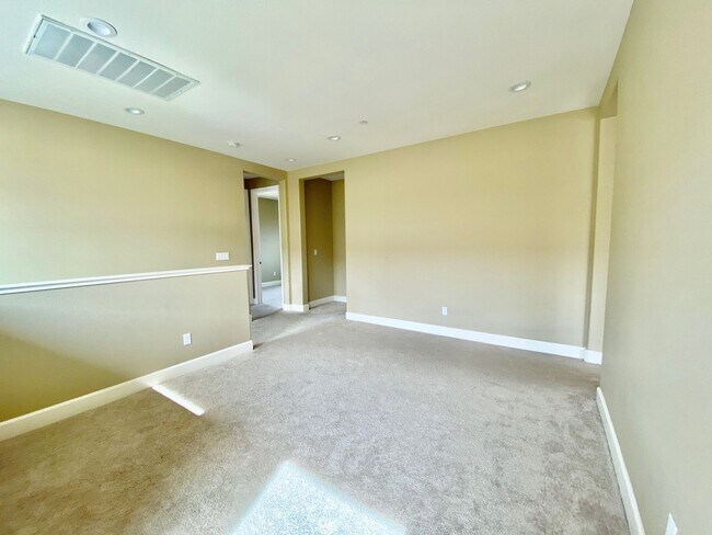 Building Photo - AVAILABLE BY 5/9, SPACIOUS 3 BED, 2.5 BATHS, 2 CAR GARAGE WITH LARGE BACKYARD ON A CUL-DE-SAC