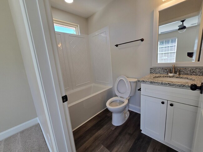 Building Photo - 2 Bedroom Townhomes Near Downtown Mebane for $1495
