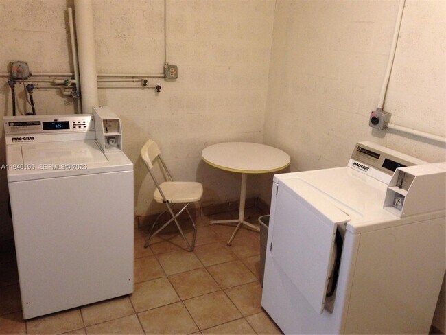 Building Photo - 16751 NE 9th Ave