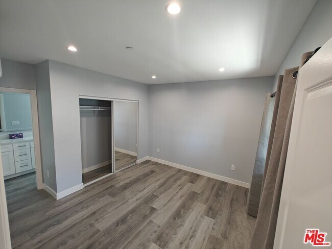 Building Photo - 8617 Hatillo Ave