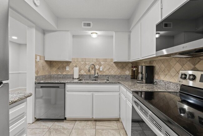 Building Photo - 7900 Westheimer Rd