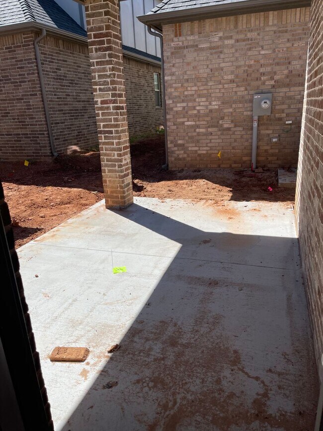 Building Photo - 3 bed 2.5 bath home in The Enclave