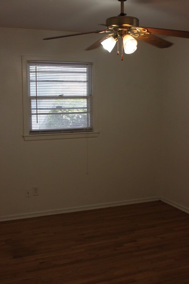 Building Photo - Updated 4 Bedrooms/2 Full Baths /2 Living Areas/2-car Garage