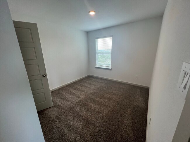 Building Photo - 7719 Brushwood Dr