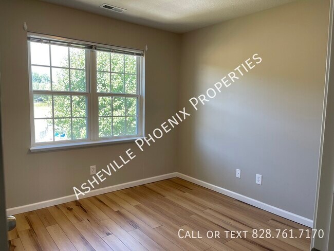 Building Photo - 20 Lilac Fields Way