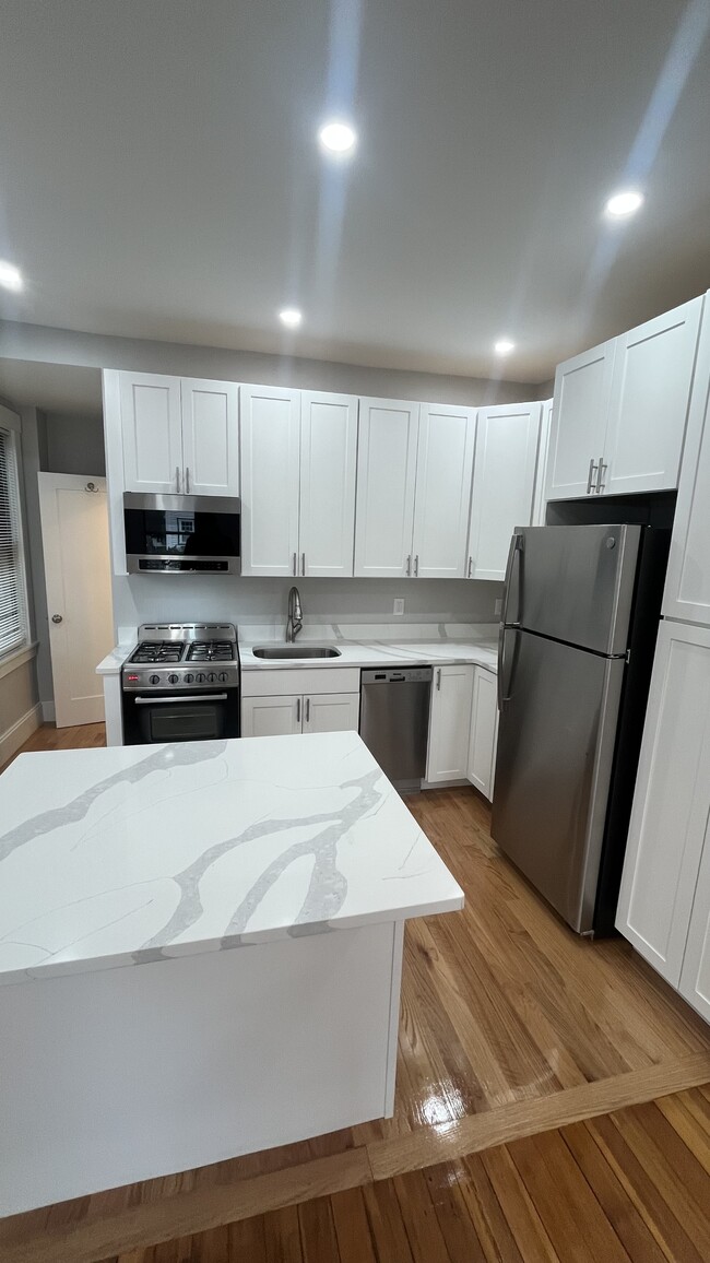 Building Photo - 19 Seaverns Ave