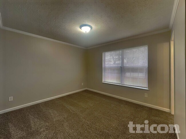 Building Photo - 25 Suncrest Dr