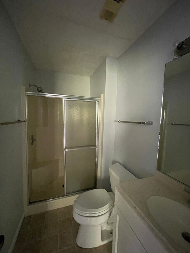 Building Photo - AWESOME TOWN HOME STEPS AWAY FROM BEACH ACCESS
