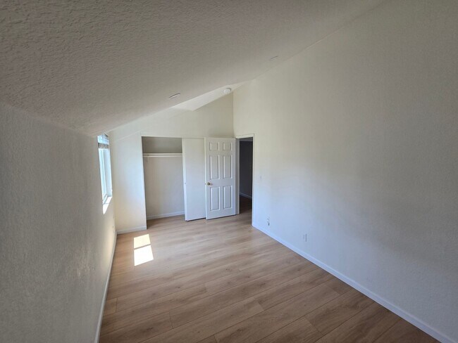 Building Photo - Beautiful Pasadena Townhouse