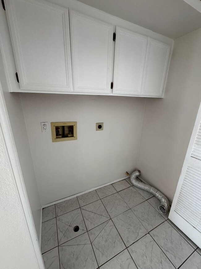 Building Photo - Beautiful 4 Bedroom in Rancho San Diego