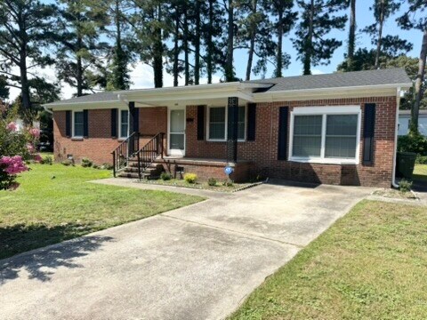 Building Photo - 105 Fort Dr