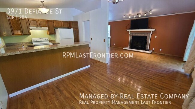 Building Photo - Gorgeous 4 Bedroom and 2 Bath Home w/ Fenc...