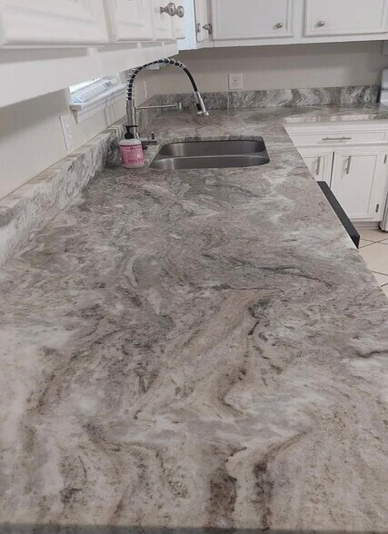 Building Photo - 115 Sandlewood Cir N