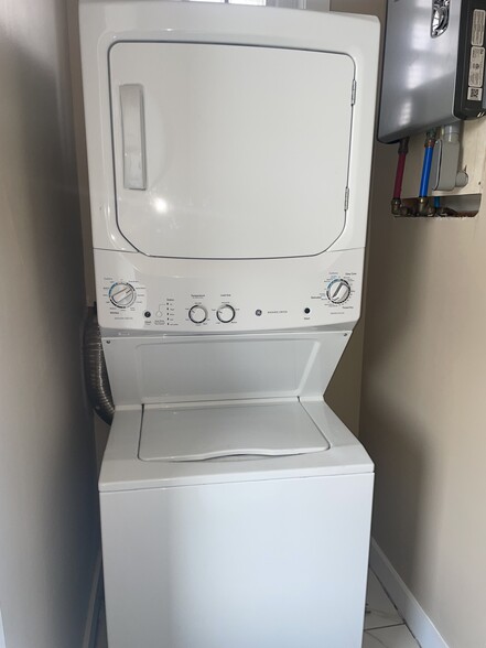 Building Photo - 48 Castle St