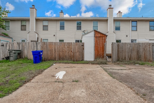 Building Photo - 253 Greenbrier Ave