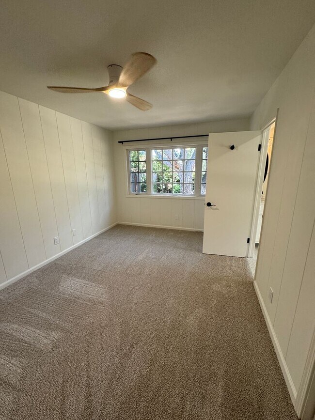 Building Photo - Carmel Valley Village Home