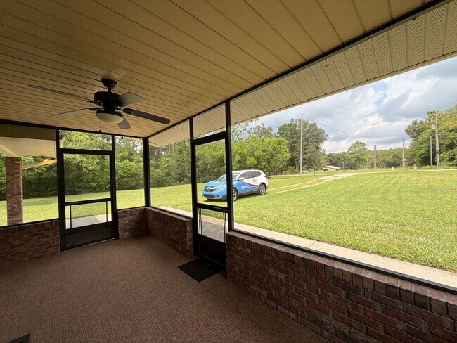 Building Photo - Newly renovated, new painted on large lot - mowing included in rent!