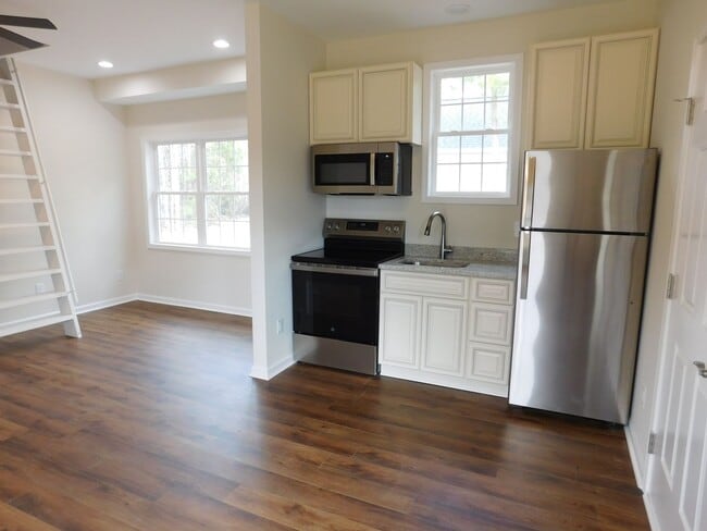 Building Photo - 160 Alexander Wy S