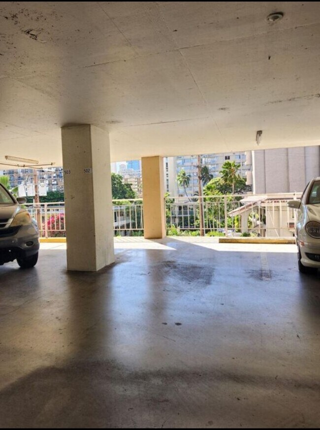 Building Photo - 2415 Ala Wai Blvd