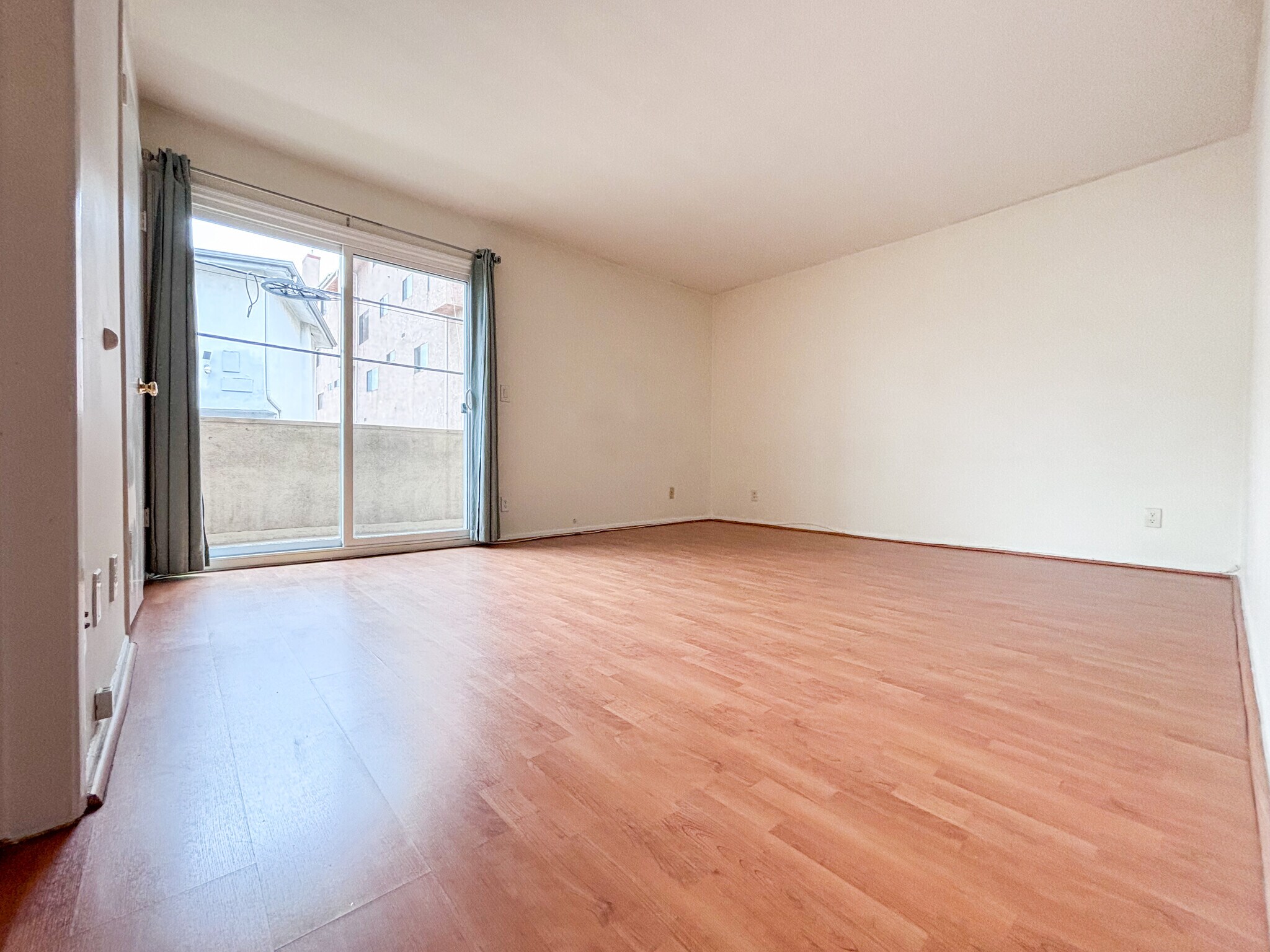 Master bedroom - vacant - 1730 Camden Ave