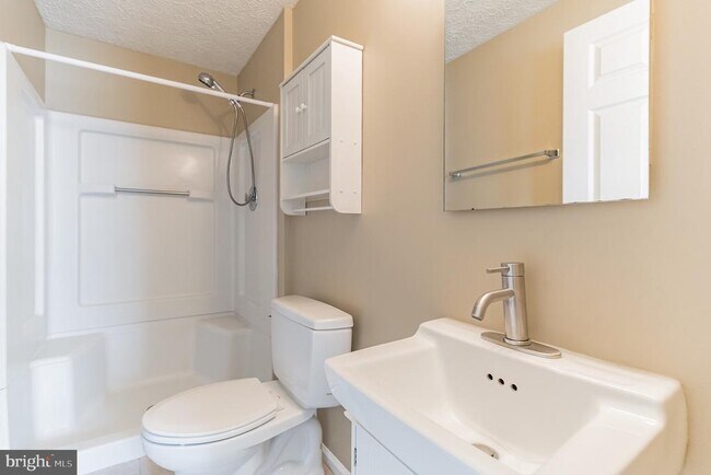 Building Photo - 6302 Betsy Ross Ct