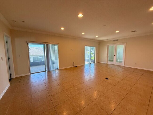 Building Photo - Spacious Groveland Home