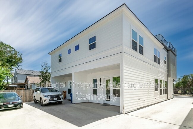 Building Photo - 719 Eleanor Ave