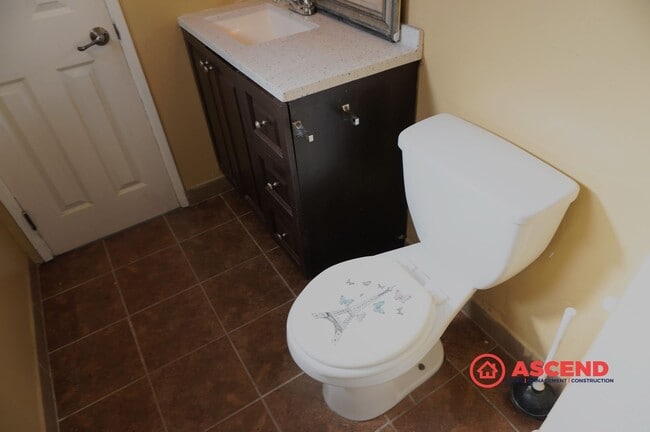 Building Photo - Beautiful 3-Bedroom Home