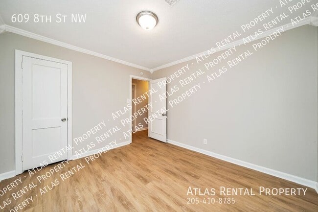 Building Photo - 609 8th St NW