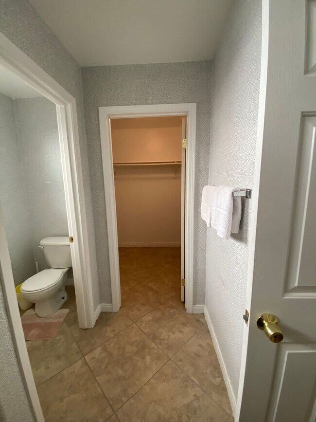 Building Photo - Gated Community of Grand Island in Seven Oaks 2 BD 2 BA Gorgeous House