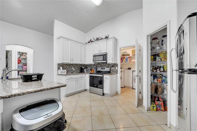 Building Photo - 639 Mesilla Dr