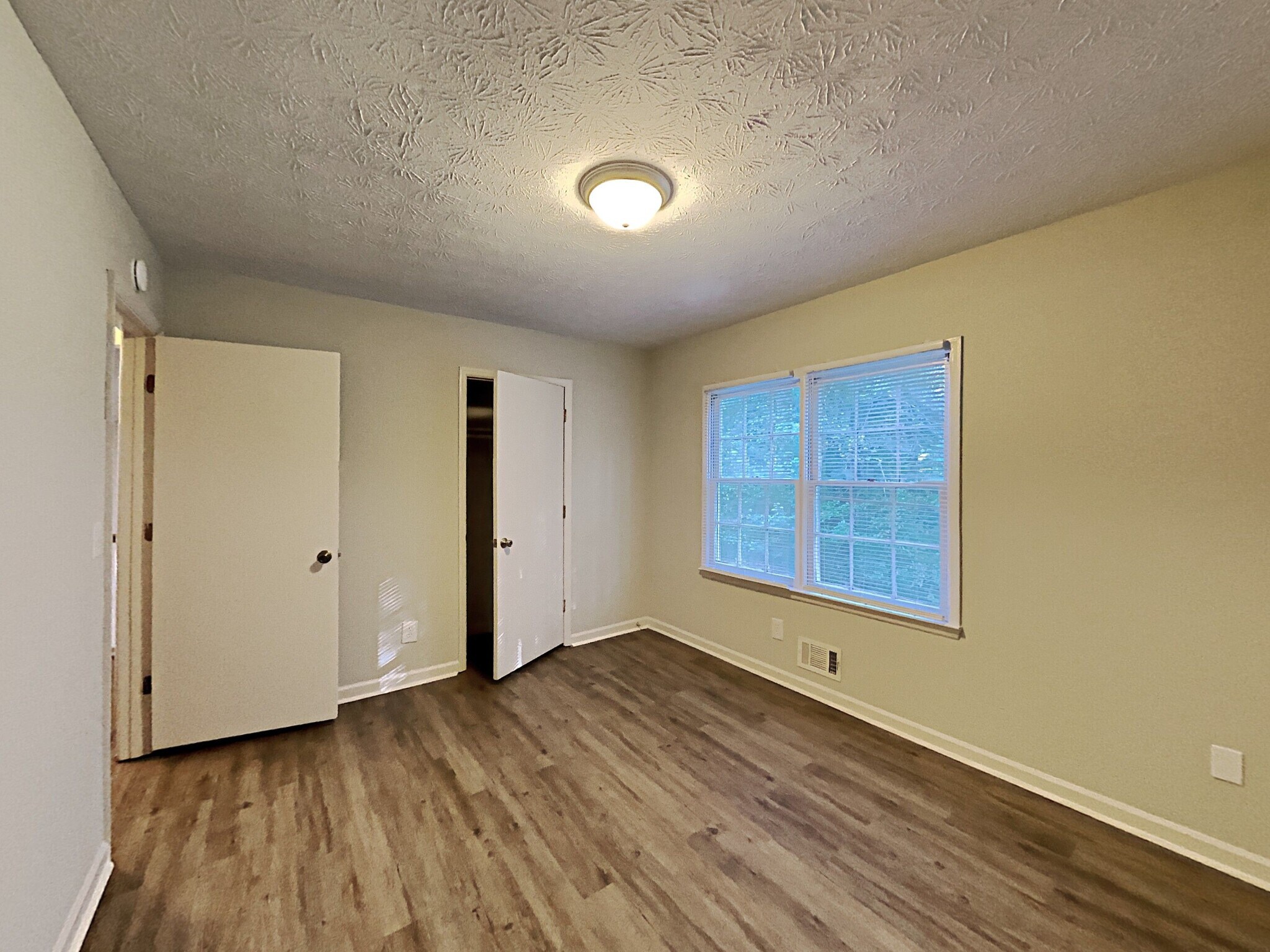 Building Photo - 1427 Hillside Pl SE