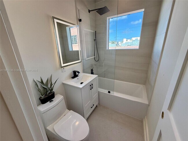 Building Photo - 1535 West Ave