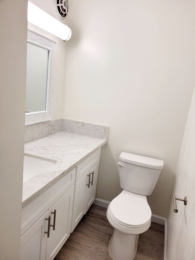 Building Photo - Available July 1, 2026 | A 3 Bedroom, 2.5 bath Townhouse with 2 parking stalls in Hokuala Hale