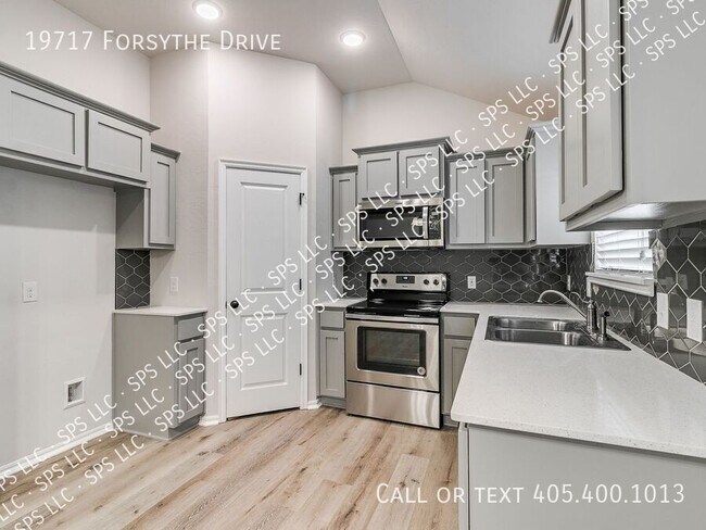 Building Photo - 19717 Forsythe Dr