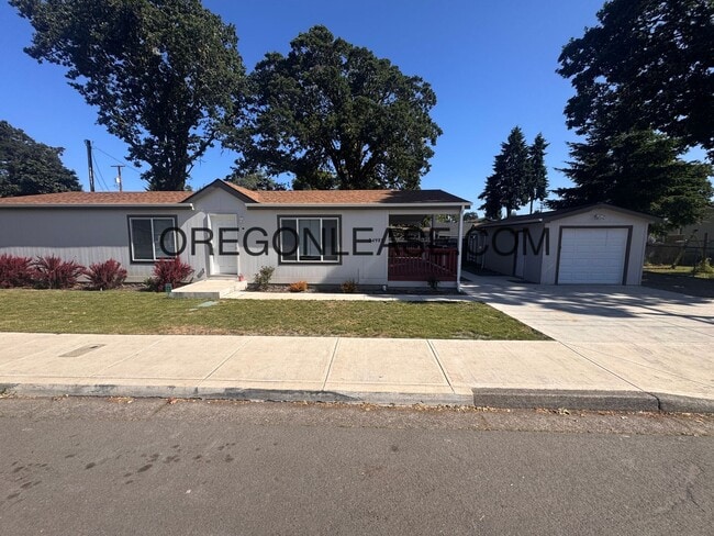 Primary Photo - 3 bedroom 2 bath Veneta Home