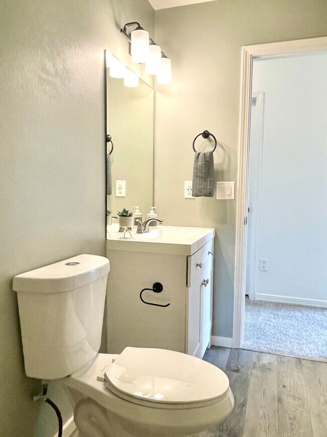 Building Photo - Spacious 3 Bed Home Near Hill AFB & I-15 – RV Parking + Fenced Yard