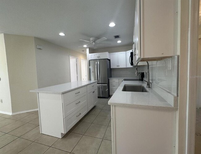 Building Photo - 5439 Kenwood Dr