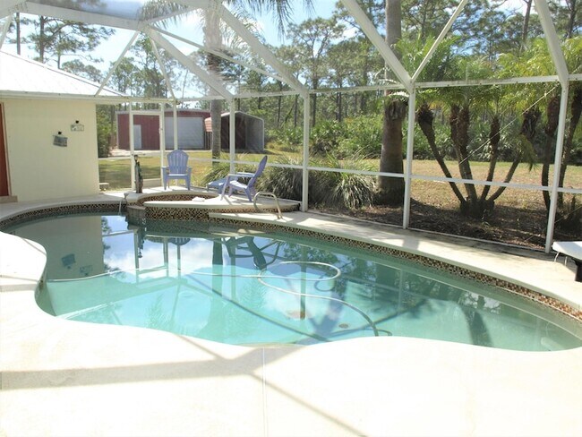 Building Photo - 4566 Serna Ave