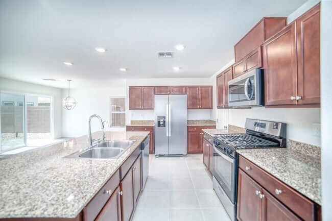 Building Photo - MOVE-IN READY! AMAZING 2023 3-BEDS 2.5 BAT...