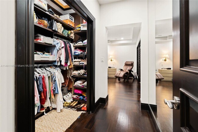 Building Photo - 2 SW 24th Rd