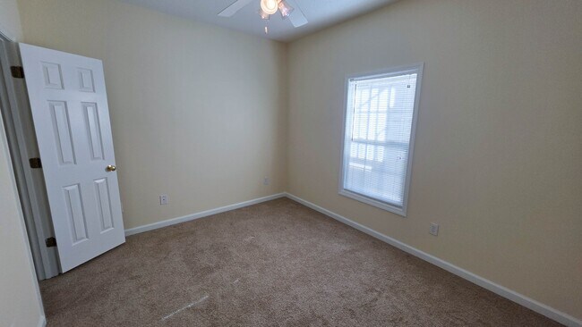 Building Photo - 5810 Longwood Dr